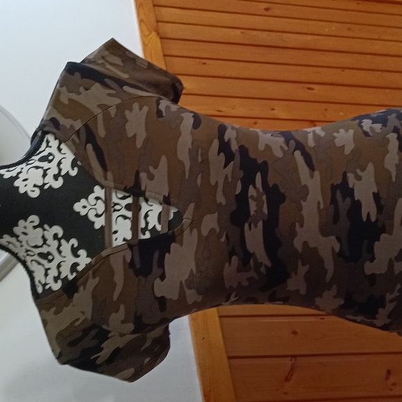 ⭐️Camouflage top⭐️3 items for $10.00 bundle items to get the deal!⭐️ - Picture 2 of 5